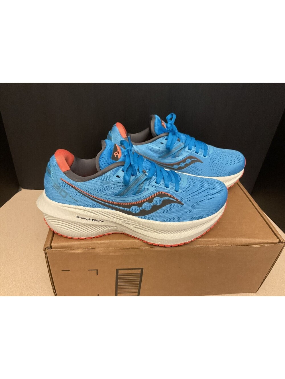 New! Womens Saucony Triumph 20 Ocean/Coral Running Shoes. Size 7. Awesome Shoes!